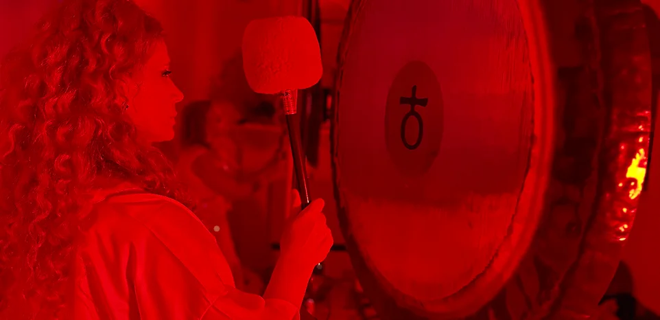 sound of gong at red light therapy